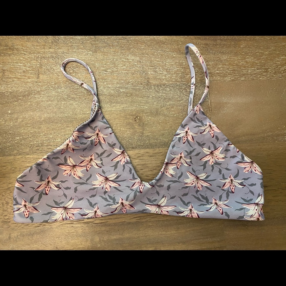 Acacia Napali top gently worn - Lily